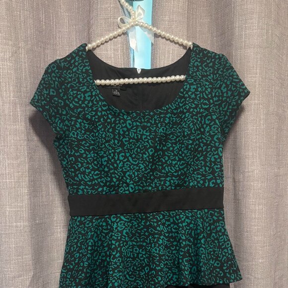 IZ Byer Green Leopard Print Peplum Dress - Picture 1 of 6